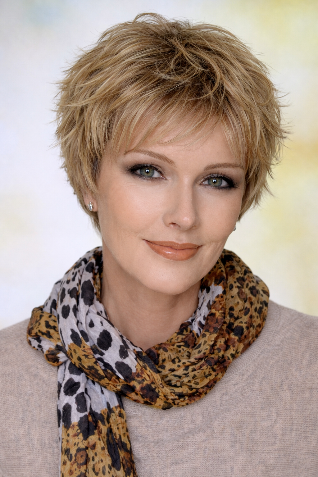 Fransige Damenperücke als Alternative zur Chemomütze