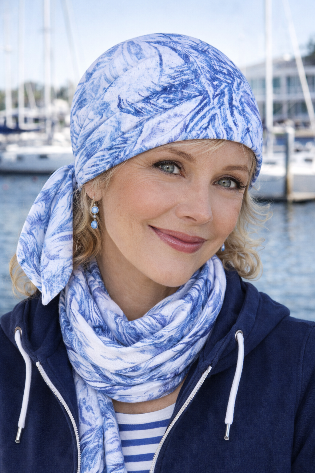 Bandana Kopftuch Damen blau-weiß – leichter Sonnenschutz, atmungsaktiv und ideal für warme Tage